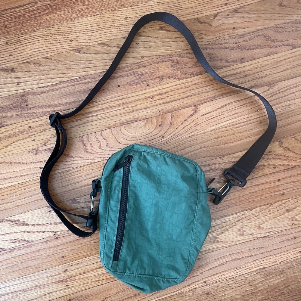 Green Crossbody Baggu
